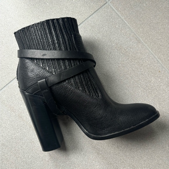 Versus by Versace Sz 7 black leather boots - Picture 2 of 4